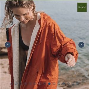 NWT Escapism Recycled Sherpa Lined Changing Robe